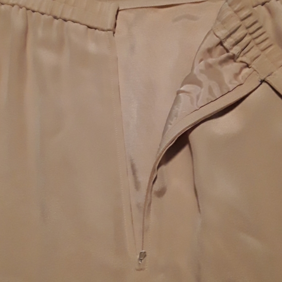 Light pink silk jacket and matching long skirt - Picture 12 of 13